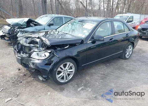 2012 Mercedes-Benz C 300 Luxury 4Matic/Sport 4Matic из США, поврежденный, VIN WDDGF8BB1CR204015